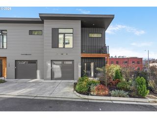 147 SHELTON MCMURPHEY Blvd, Eugene, OR 97401