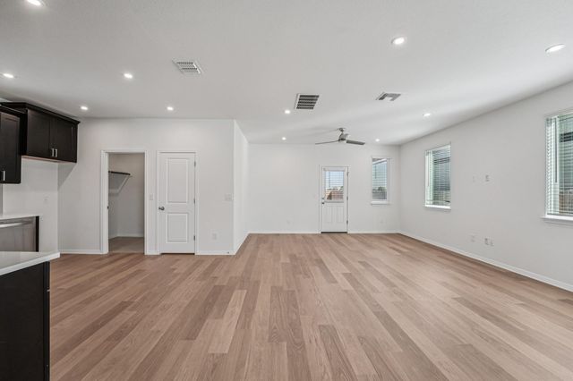 6393 Marsh LN, Buda, TX 78610