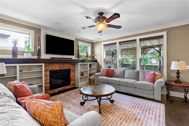 321 Creekwood Drive, Liberty, MO 64068