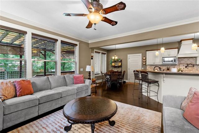 321 Creekwood Drive, Liberty, MO 64068