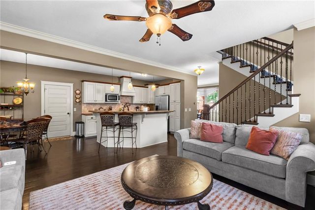 321 Creekwood Drive, Liberty, MO 64068