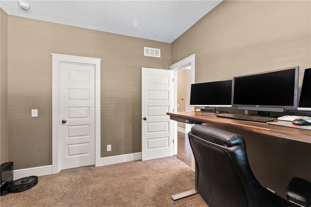 321 Creekwood Drive, Liberty, MO 64068