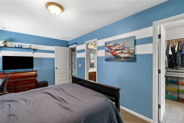 321 Creekwood Drive, Liberty, MO 64068