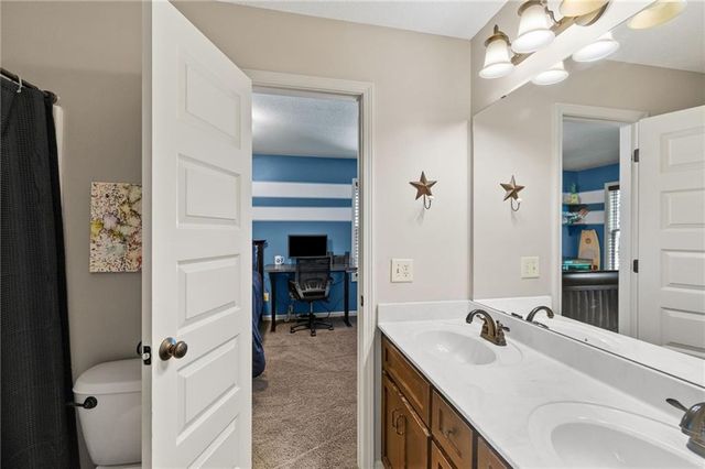 321 Creekwood Drive, Liberty, MO 64068