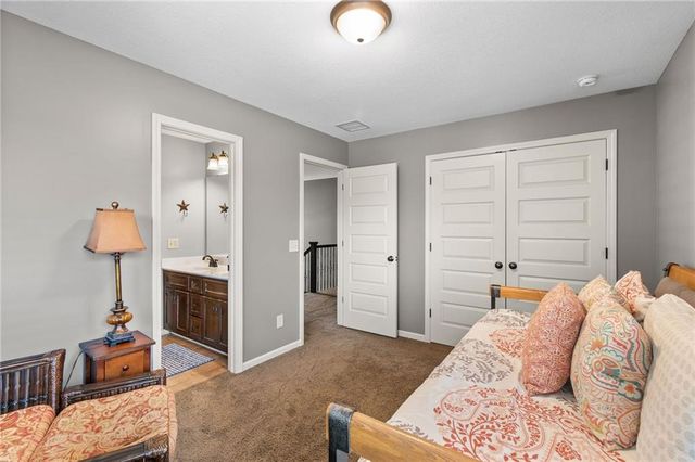 321 Creekwood Drive, Liberty, MO 64068