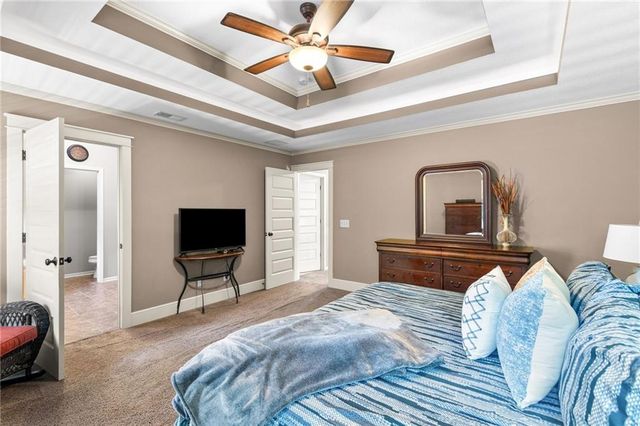 321 Creekwood Drive, Liberty, MO 64068