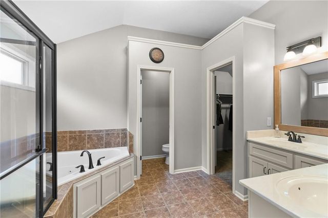 321 Creekwood Drive, Liberty, MO 64068