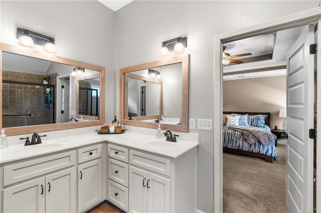 321 Creekwood Drive, Liberty, MO 64068