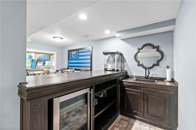 321 Creekwood Drive, Liberty, MO 64068