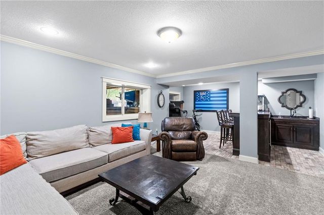 321 Creekwood Drive, Liberty, MO 64068