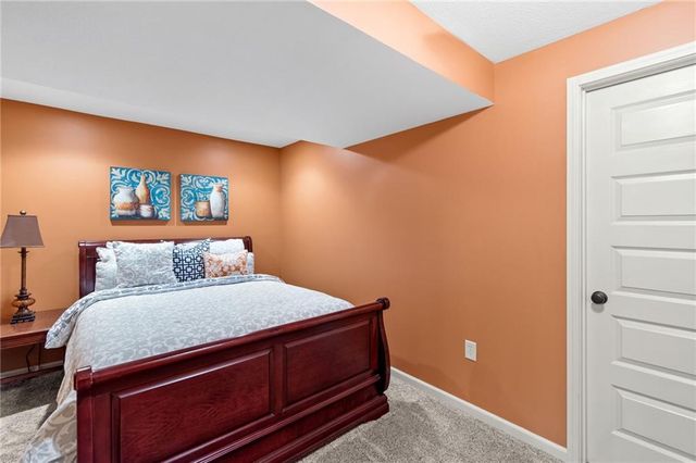 321 Creekwood Drive, Liberty, MO 64068