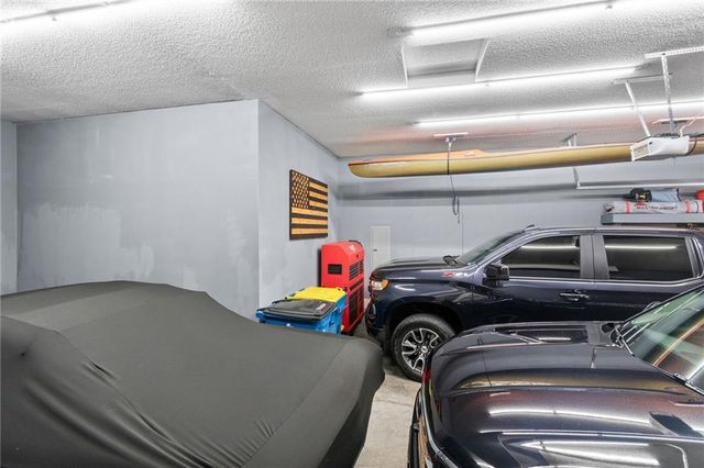 321 Creekwood Drive, Liberty, MO 64068