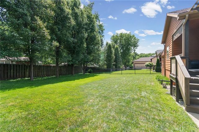 321 Creekwood Drive, Liberty, MO 64068