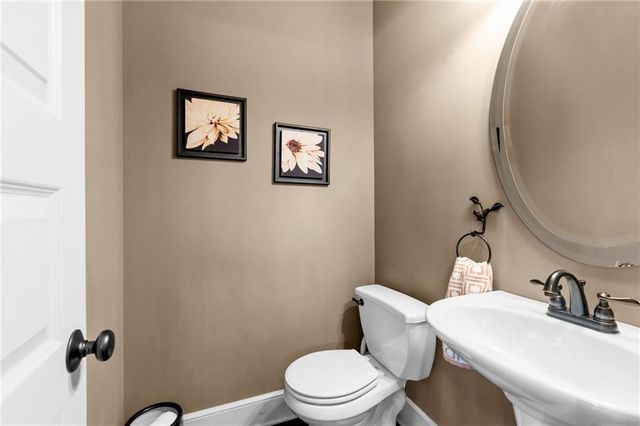 321 Creekwood Drive, Liberty, MO 64068