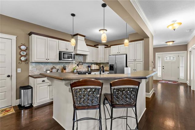 321 Creekwood Drive, Liberty, MO 64068