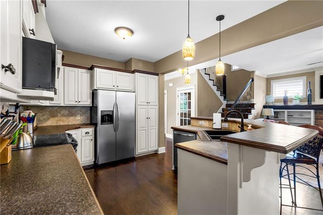 321 Creekwood Drive, Liberty, MO 64068