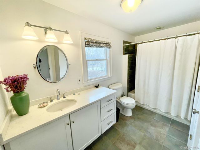 460 Bay Avenue, East Marion, NY 11939