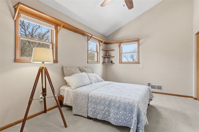 700 Woodland Rd, Bradford Woods, PA 15015