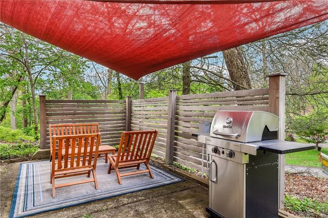 700 Woodland Rd, Bradford Woods, PA 15015