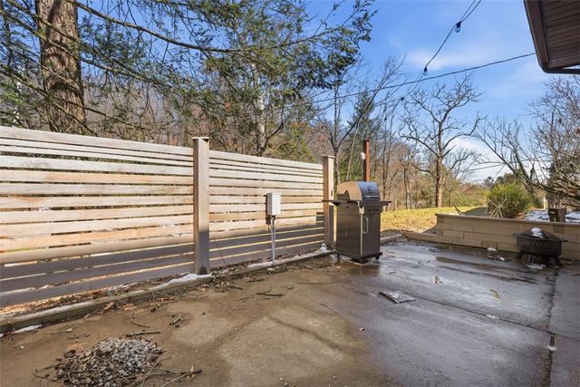 700 Woodland Rd, Bradford Woods, PA 15015