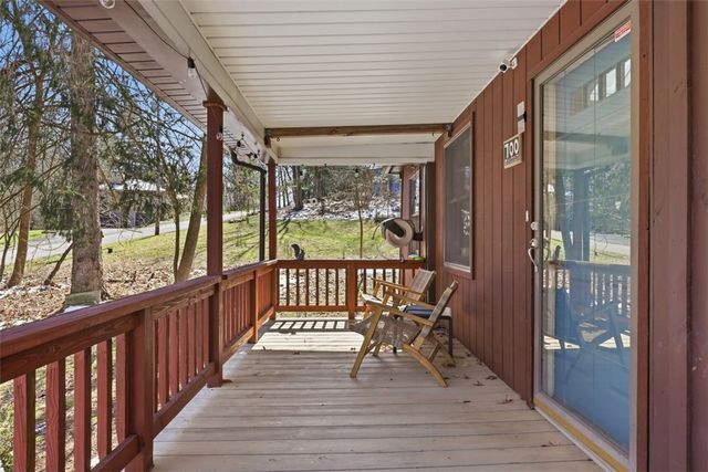 700 Woodland Rd, Bradford Woods, PA 15015
