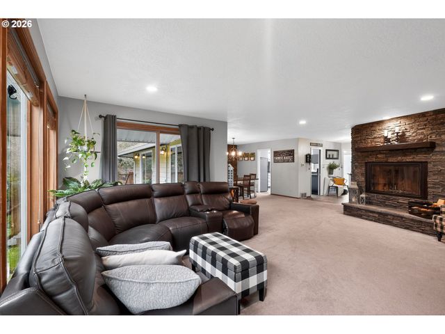 735 Sw MILL St, Sheridan, OR 97378