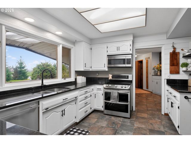 735 Sw MILL St, Sheridan, OR 97378