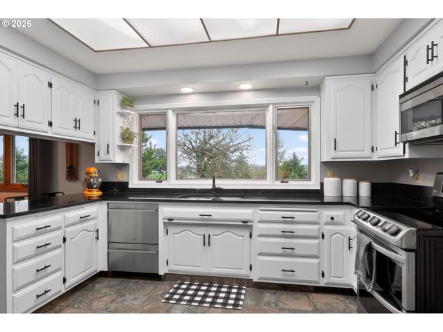 735 Sw MILL St, Sheridan, OR 97378