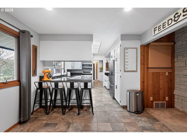 735 Sw MILL St, Sheridan, OR 97378