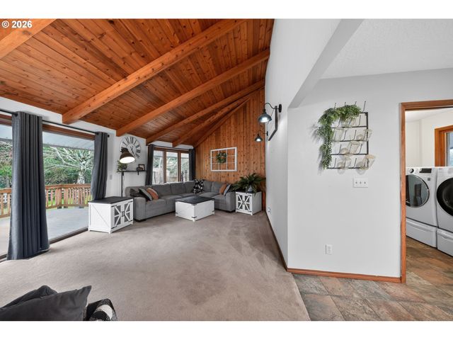735 Sw MILL St, Sheridan, OR 97378