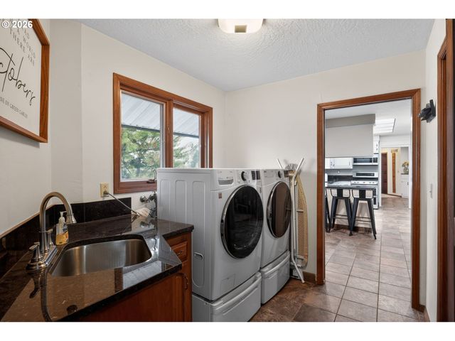 735 Sw MILL St, Sheridan, OR 97378