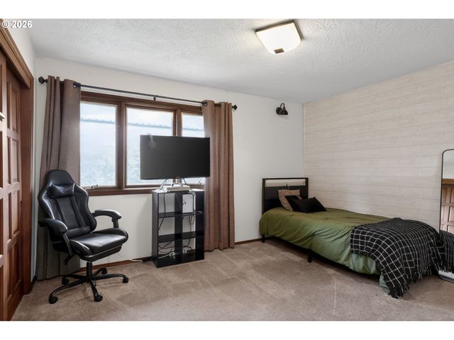 735 Sw MILL St, Sheridan, OR 97378