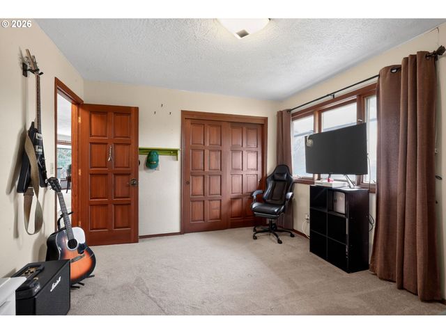 735 Sw MILL St, Sheridan, OR 97378