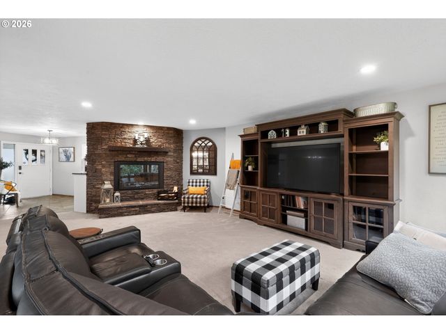 735 Sw MILL St, Sheridan, OR 97378
