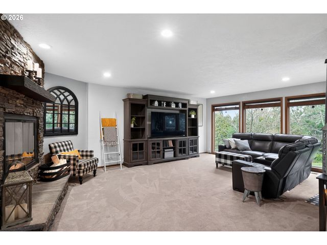 735 Sw MILL St, Sheridan, OR 97378