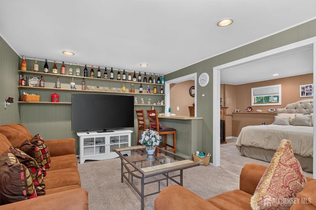 9 Janet Court, Milltown, NJ 08850