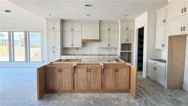 8813 W Comet Drive, Bentonville, AR 72713