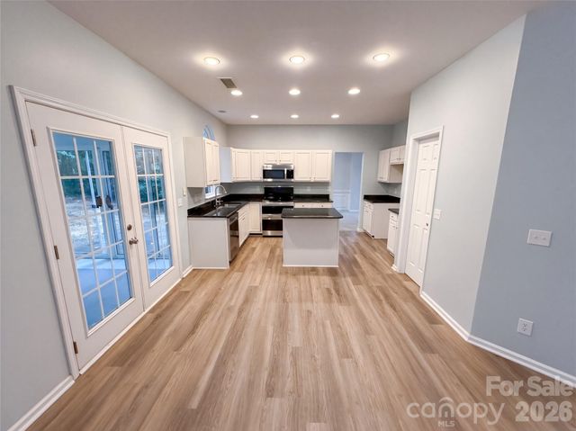 9339 Autumn Applause Drive, Charlotte, NC 28277