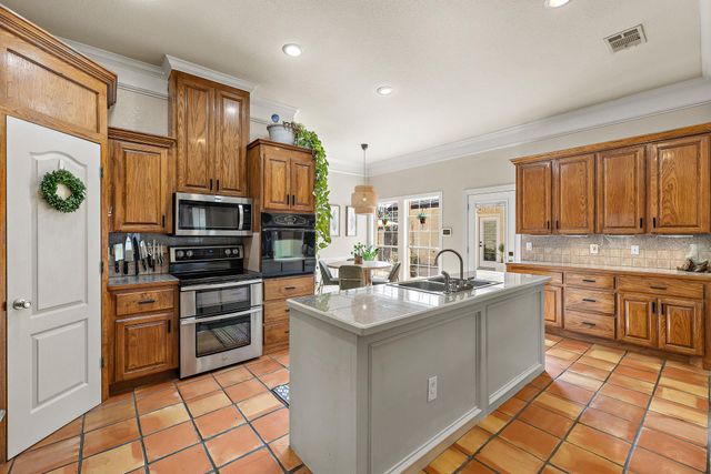 11808 Arnold LN, Austin, TX 78748