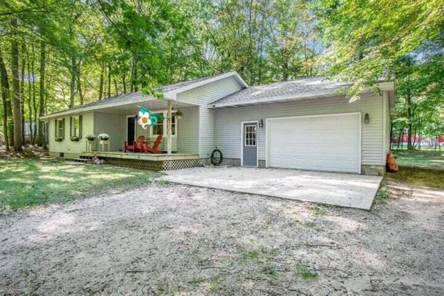 5771 Wintergreen Road, Pentwater, MI 49449