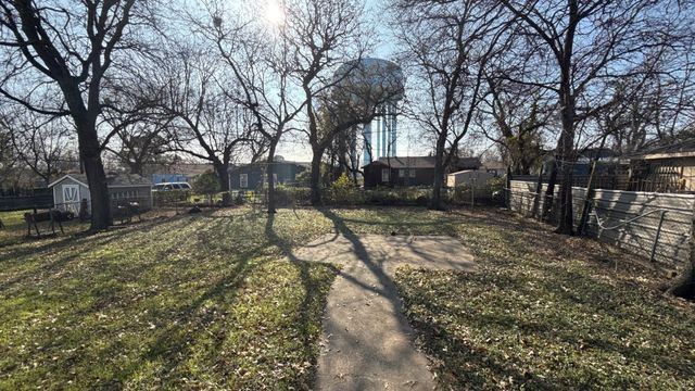 4248 Bertha Avenue, Fort Worth, TX 76105