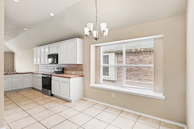 633 Horn Street, Crowley, TX 76036