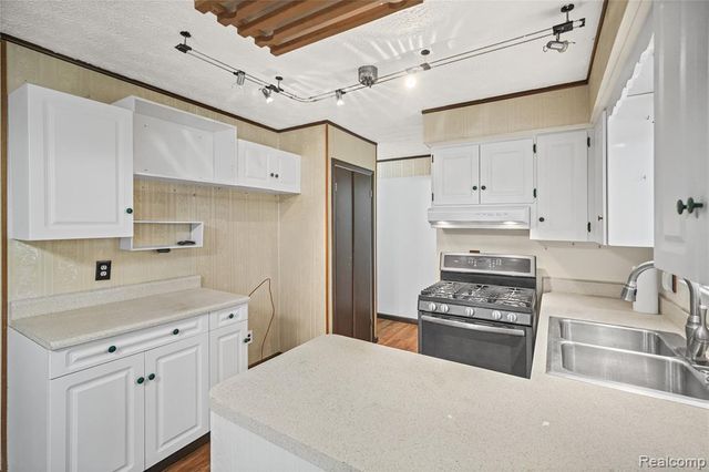 735 Amberwood Street, Auburn Hills, MI 48326