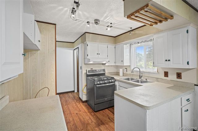 735 Amberwood Street, Auburn Hills, MI 48326