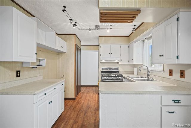 735 Amberwood Street, Auburn Hills, MI 48326