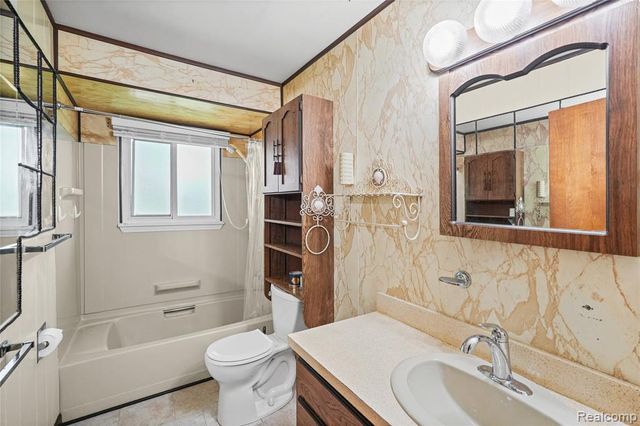 735 Amberwood Street, Auburn Hills, MI 48326
