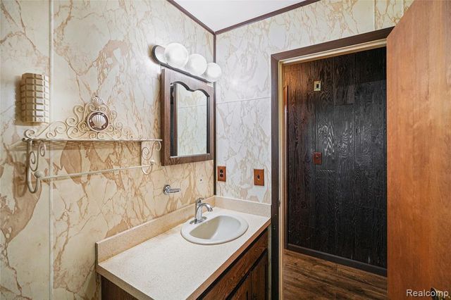 735 Amberwood Street, Auburn Hills, MI 48326