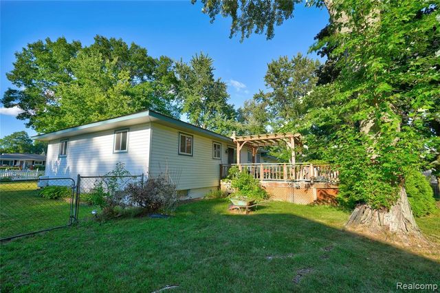 735 Amberwood Street, Auburn Hills, MI 48326