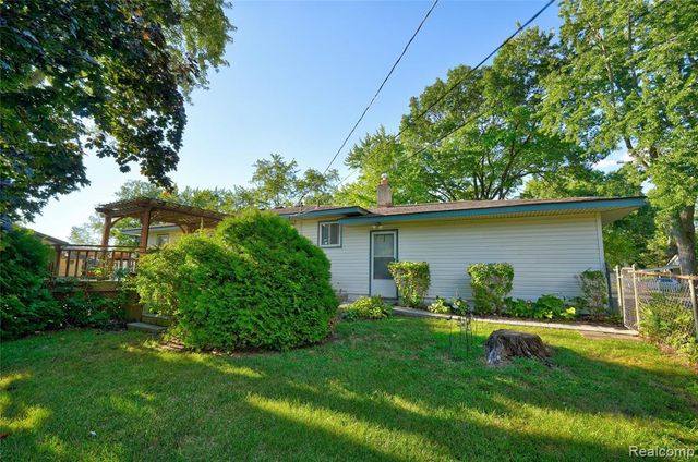 735 Amberwood Street, Auburn Hills, MI 48326