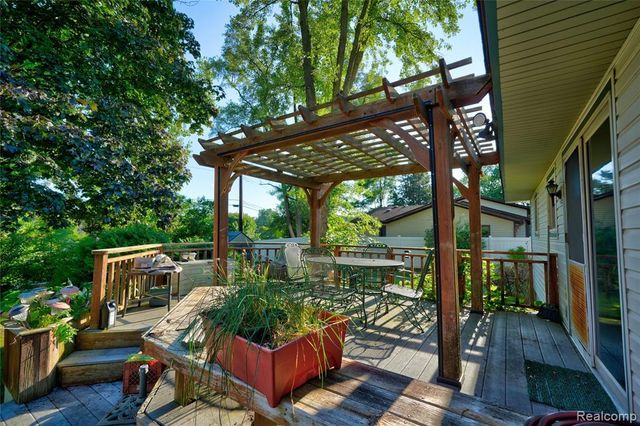 735 Amberwood Street, Auburn Hills, MI 48326